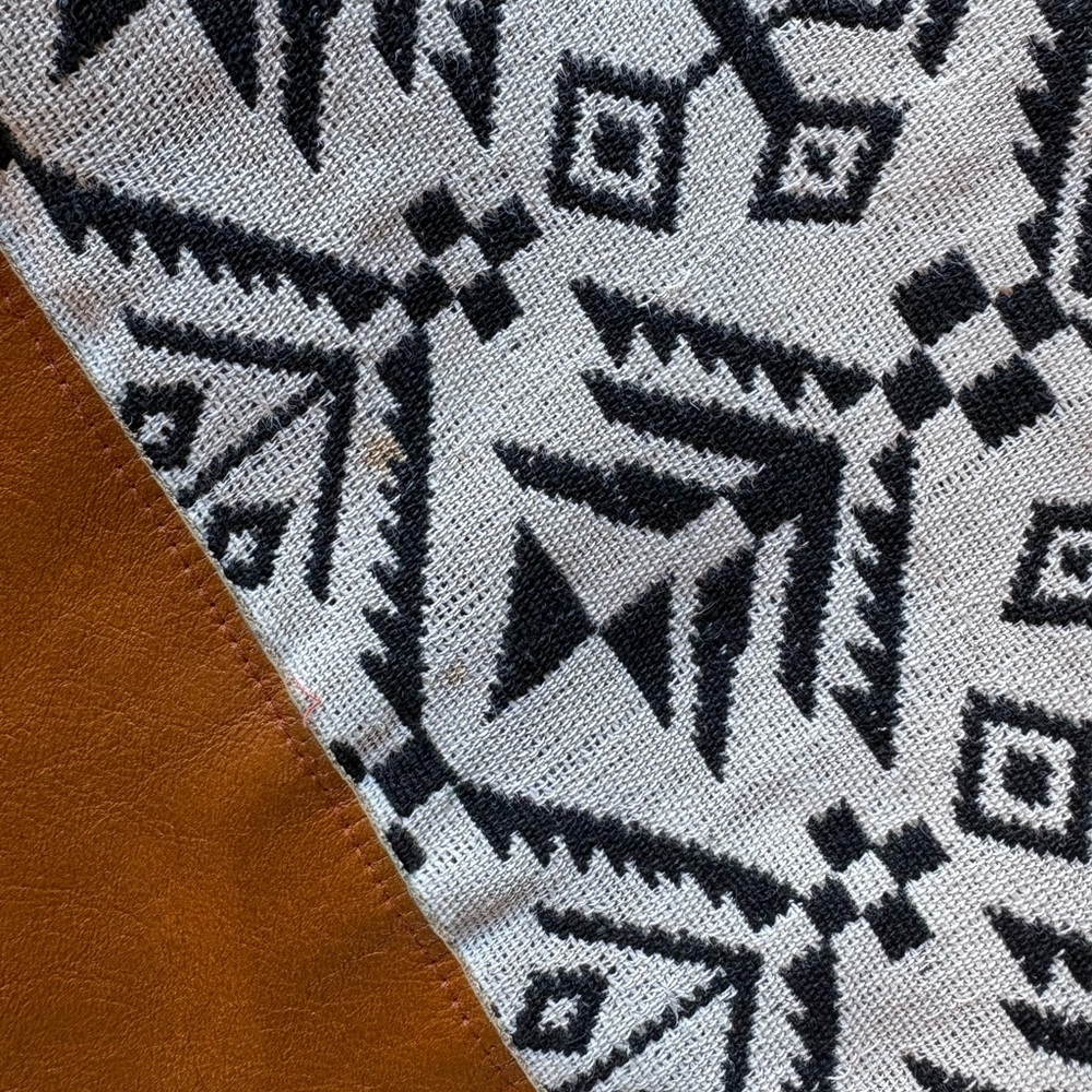 Vaalbara Crossbody Bag - Picture 2 of 7